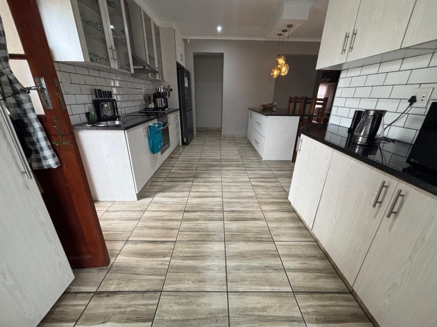 To Let 4 Bedroom Property for Rent in Voelvlei Western Cape